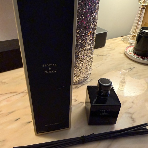 Santal & Tonka Black Reed Diffuser - Picture 2 of 9